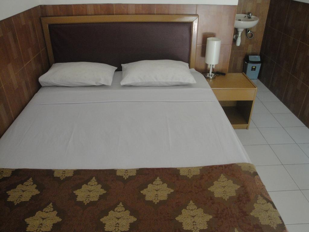 Hotel Ratih 马塔兰 客房 照片